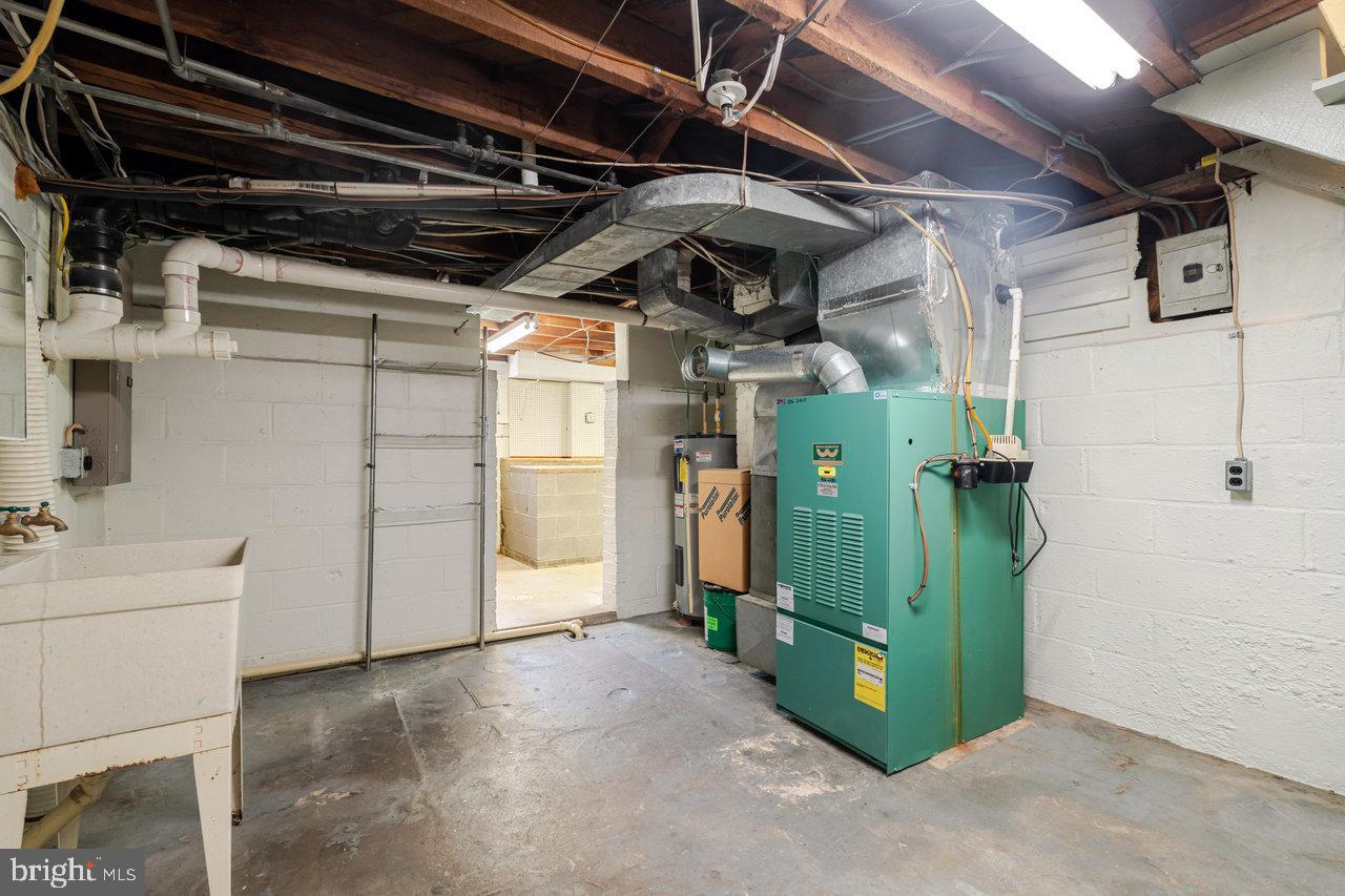 410 E EAST ROCKINGHAM ST, ELKTON, Virginia 22827, 4 Bedrooms Bedrooms, ,2 BathroomsBathrooms,Residential,For sale,410 E EAST ROCKINGHAM ST,VARO2002744 MLS # VARO2002744