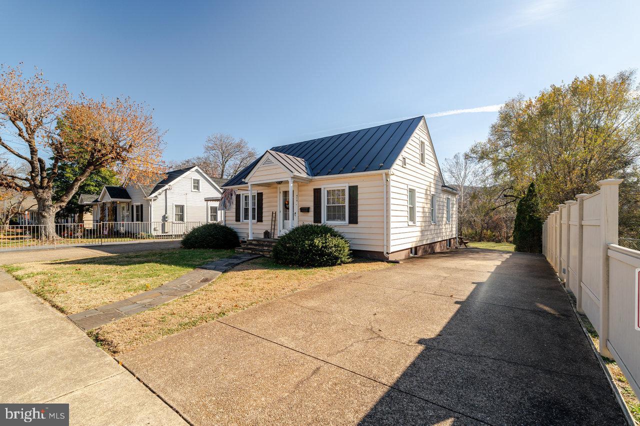 410 E EAST ROCKINGHAM ST, ELKTON, Virginia 22827, 4 Bedrooms Bedrooms, ,2 BathroomsBathrooms,Residential,For sale,410 E EAST ROCKINGHAM ST,VARO2002744 MLS # VARO2002744