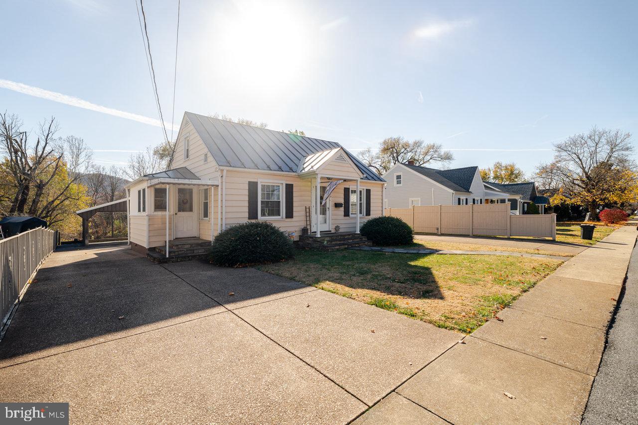 410 E EAST ROCKINGHAM ST, ELKTON, Virginia 22827, 4 Bedrooms Bedrooms, ,2 BathroomsBathrooms,Residential,For sale,410 E EAST ROCKINGHAM ST,VARO2002744 MLS # VARO2002744