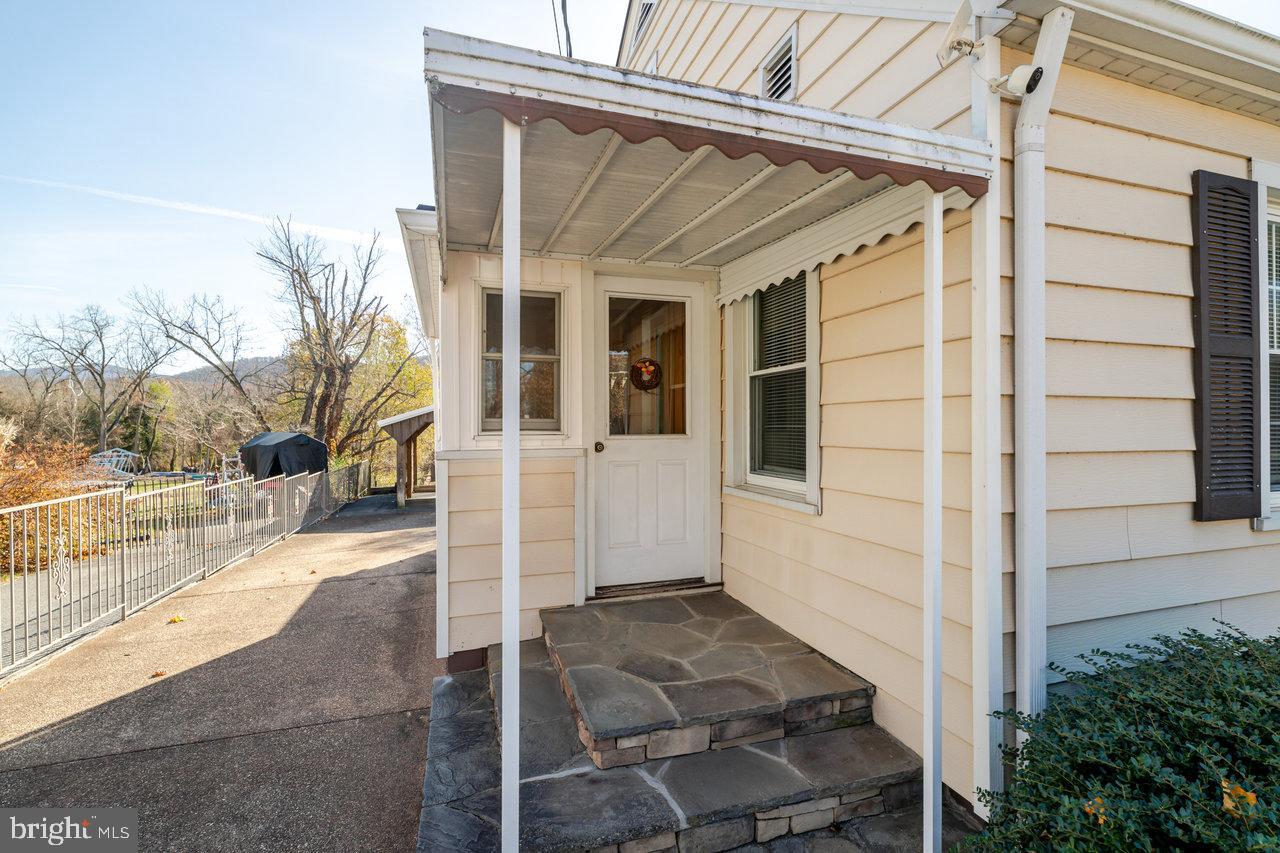 410 E EAST ROCKINGHAM ST, ELKTON, Virginia 22827, 4 Bedrooms Bedrooms, ,2 BathroomsBathrooms,Residential,For sale,410 E EAST ROCKINGHAM ST,VARO2002744 MLS # VARO2002744