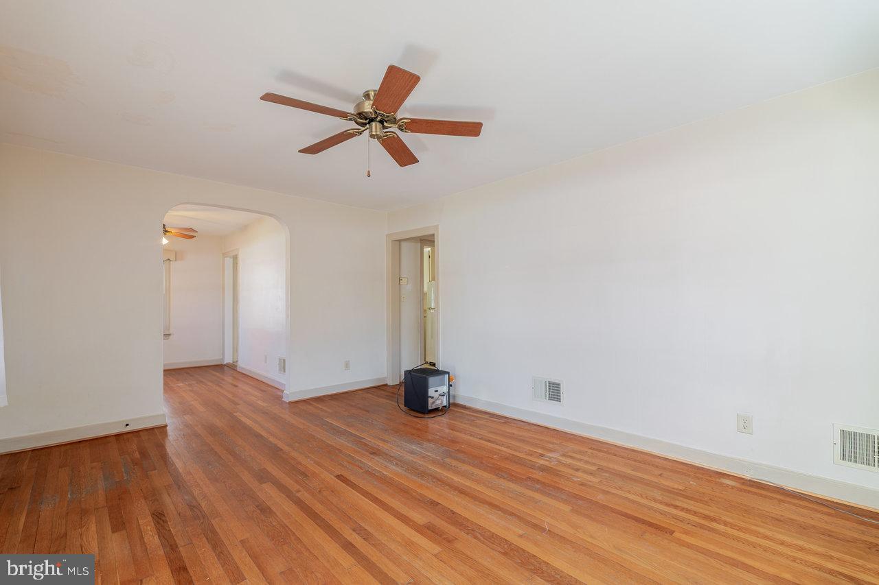 410 E EAST ROCKINGHAM ST, ELKTON, Virginia 22827, 4 Bedrooms Bedrooms, ,2 BathroomsBathrooms,Residential,For sale,410 E EAST ROCKINGHAM ST,VARO2002744 MLS # VARO2002744