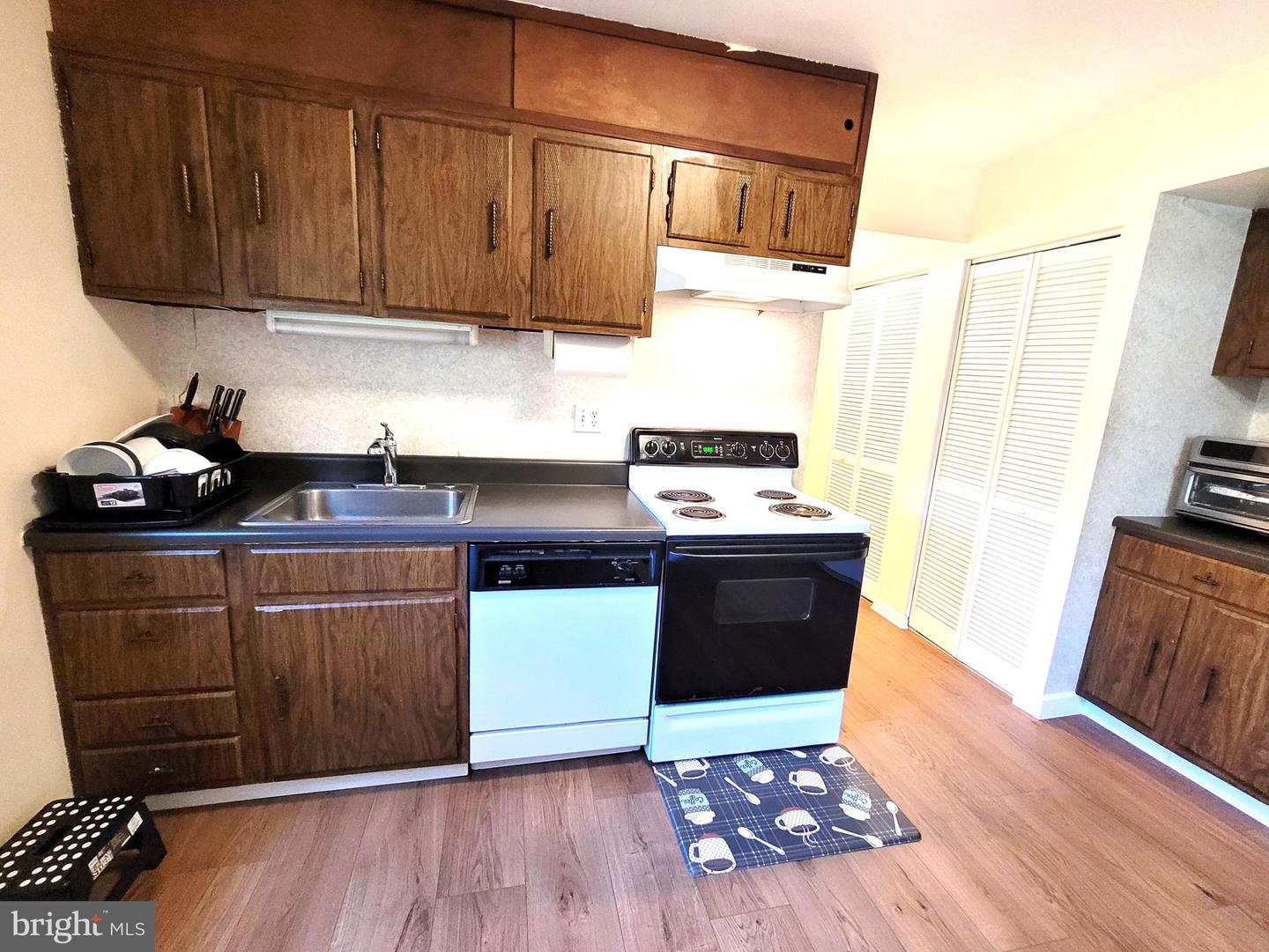 9800 KINGSBRIDGE DR #2, FAIRFAX, Virginia 22031, 3 Bedrooms Bedrooms, ,2 BathroomsBathrooms,Residential,For sale,9800 KINGSBRIDGE DR #2,VAFX2279674 MLS # VAFX2279674 9800 KINGSBRIDGE DR #2, FAIRFAX, Virginia 22031, 3 Bedrooms Bedrooms, ,2 BathroomsBathrooms,Residential,For sale,9800 KINGSBRIDGE DR #2,VAFX2279674 MLS # VAFX2279674