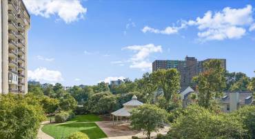 5300 HOLMES RUN PKWY #402, ALEXANDRIA, Virginia 22304, 2 Bedrooms Bedrooms, ,2 BathroomsBathrooms,Residential,For sale,5300 HOLMES RUN PKWY #402,VAAX2051910 MLS # VAAX2051910