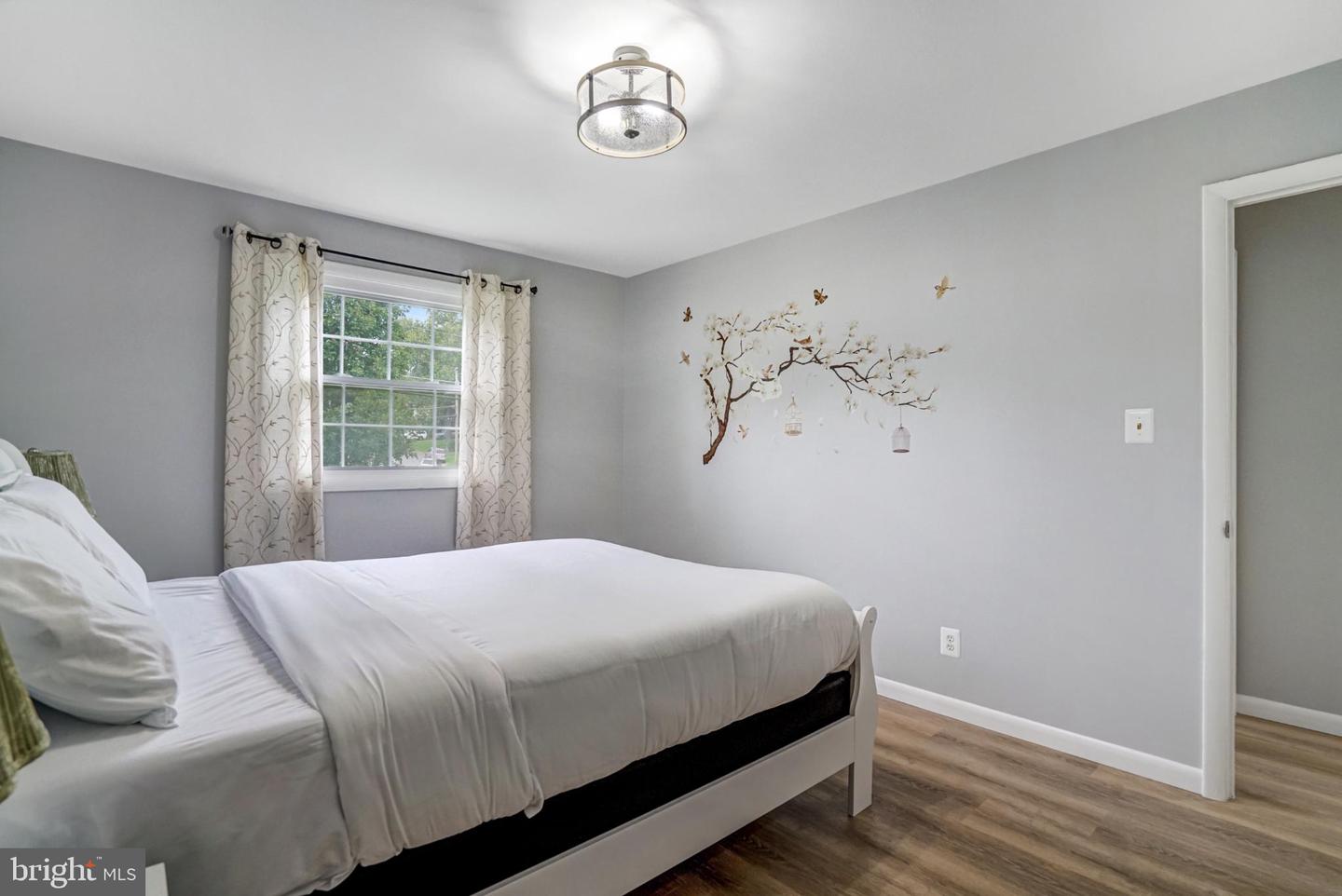 7727 KALORAMA RD, ANNANDALE, Virginia 22003, 3 Bedrooms Bedrooms, 12 Rooms Rooms,3 BathroomsBathrooms,Residential,For sale,7727 KALORAMA RD,VAFX2279690 MLS # VAFX2279690