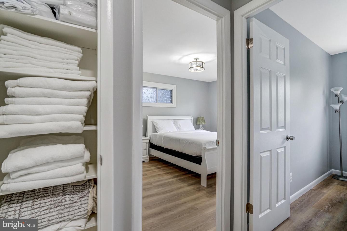 7727 KALORAMA RD, ANNANDALE, Virginia 22003, 3 Bedrooms Bedrooms, 12 Rooms Rooms,3 BathroomsBathrooms,Residential,For sale,7727 KALORAMA RD,VAFX2279690 MLS # VAFX2279690