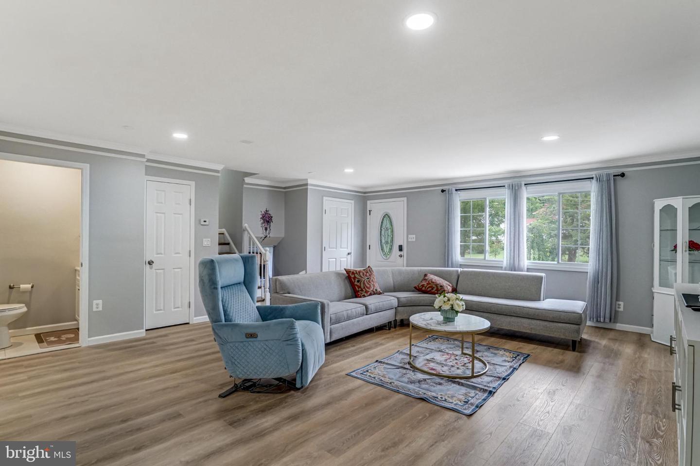 7727 KALORAMA RD, ANNANDALE, Virginia 22003, 3 Bedrooms Bedrooms, 12 Rooms Rooms,3 BathroomsBathrooms,Residential,For sale,7727 KALORAMA RD,VAFX2279690 MLS # VAFX2279690