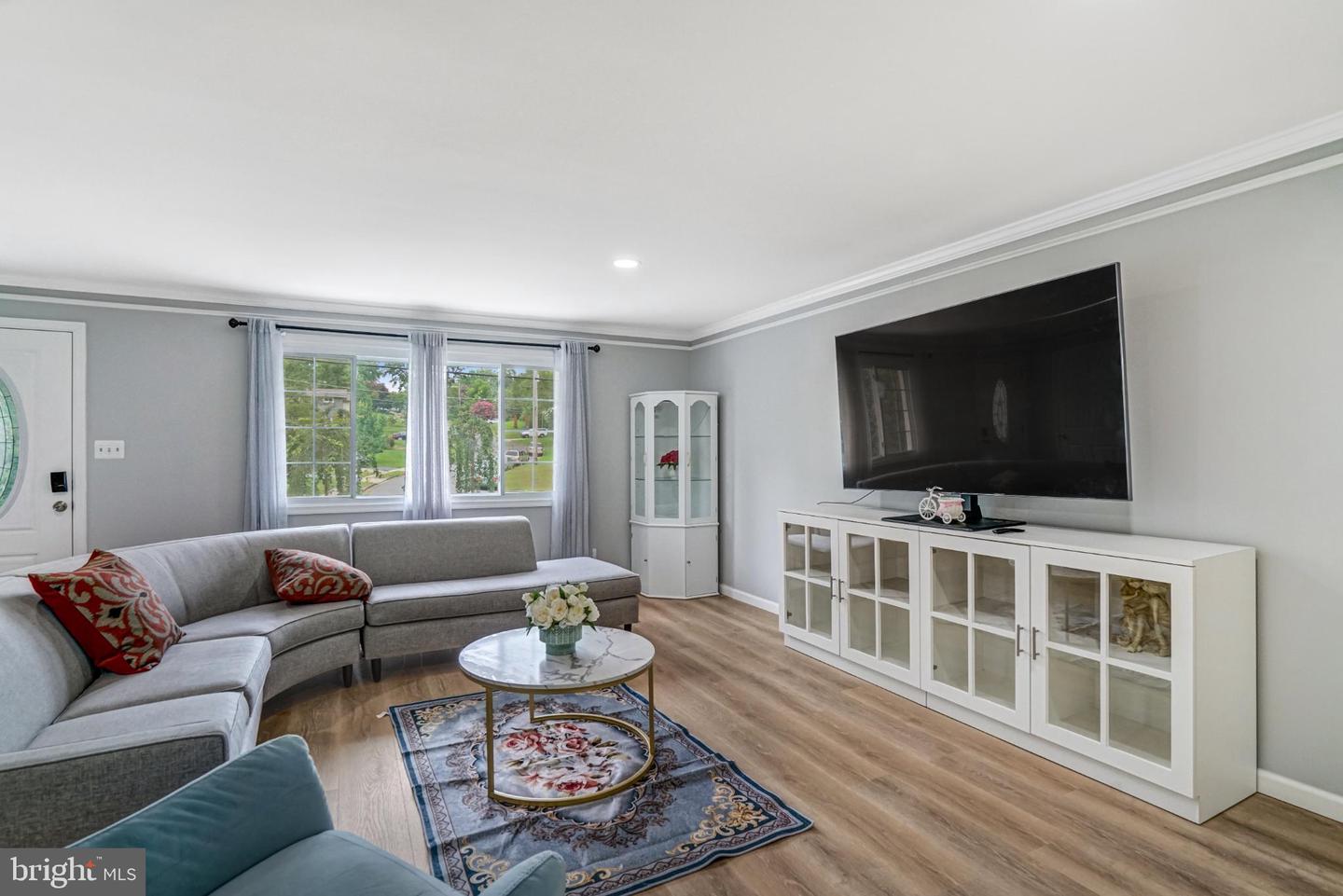 7727 KALORAMA RD, ANNANDALE, Virginia 22003, 3 Bedrooms Bedrooms, 12 Rooms Rooms,3 BathroomsBathrooms,Residential,For sale,7727 KALORAMA RD,VAFX2279690 MLS # VAFX2279690