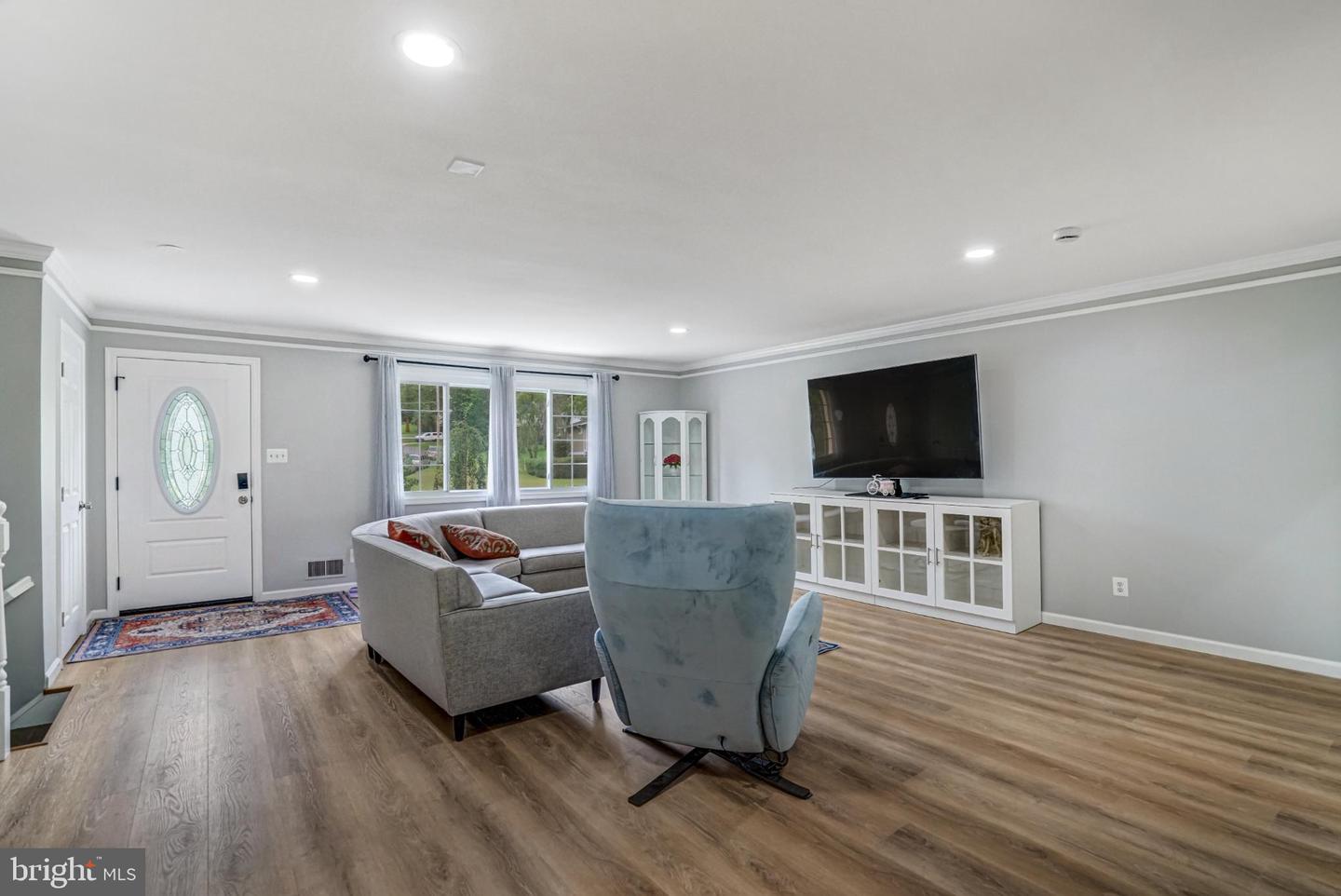 7727 KALORAMA RD, ANNANDALE, Virginia 22003, 3 Bedrooms Bedrooms, 12 Rooms Rooms,3 BathroomsBathrooms,Residential,For sale,7727 KALORAMA RD,VAFX2279690 MLS # VAFX2279690