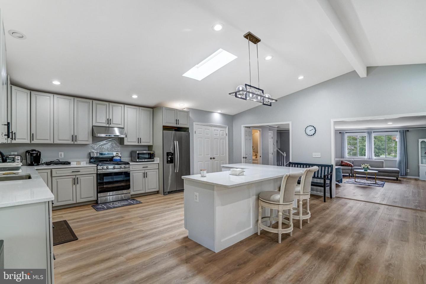 7727 KALORAMA RD, ANNANDALE, Virginia 22003, 3 Bedrooms Bedrooms, 12 Rooms Rooms,3 BathroomsBathrooms,Residential,For sale,7727 KALORAMA RD,VAFX2279690 MLS # VAFX2279690