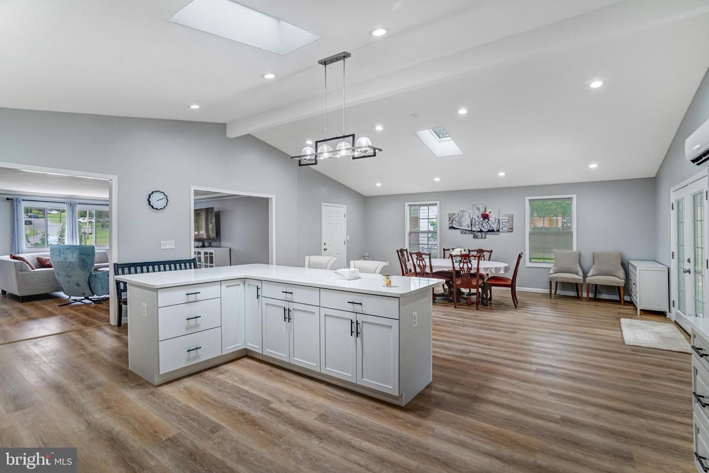 7727 KALORAMA RD, ANNANDALE, Virginia 22003, 3 Bedrooms Bedrooms, 12 Rooms Rooms,3 BathroomsBathrooms,Residential,For sale,7727 KALORAMA RD,VAFX2279690 MLS # VAFX2279690