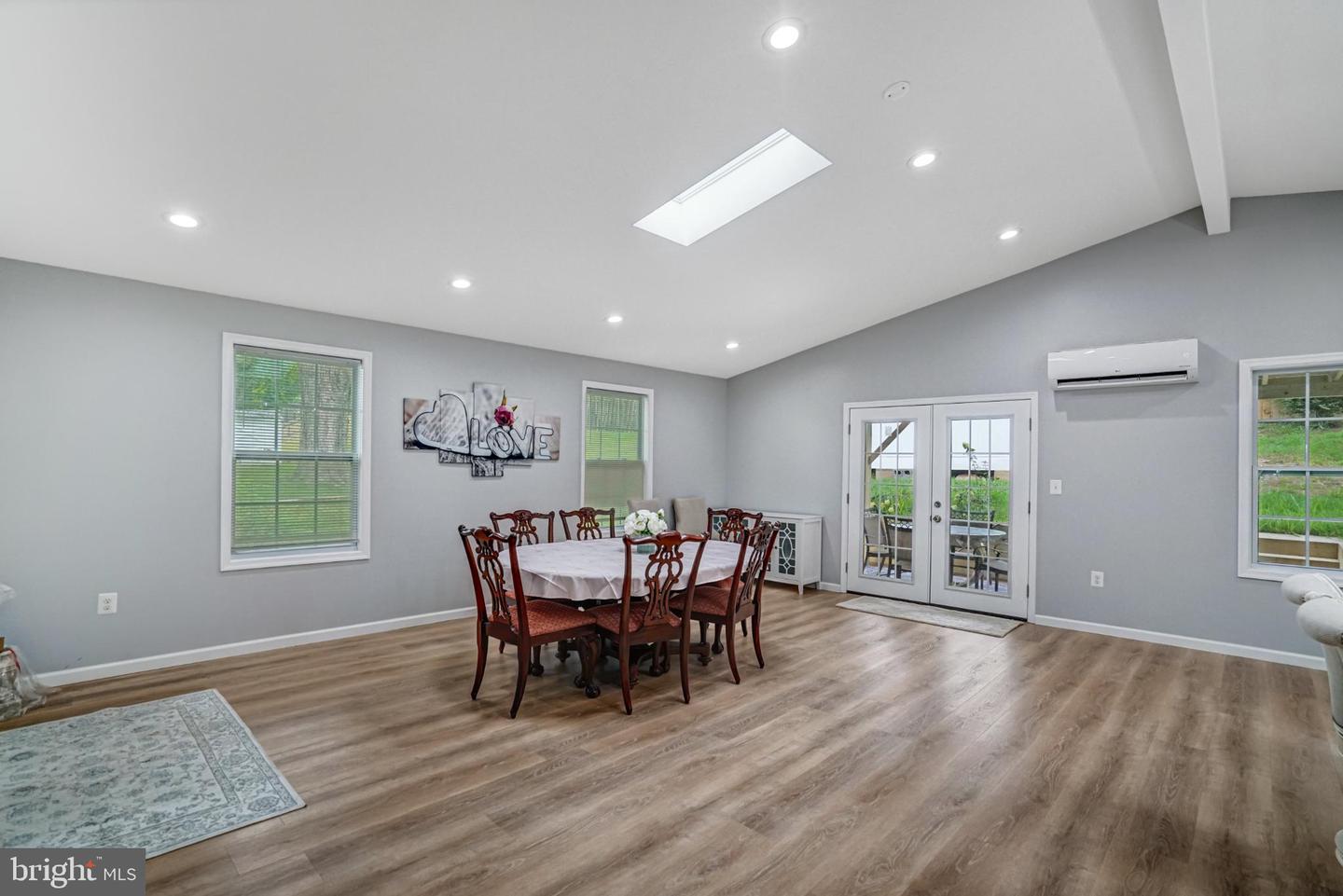 7727 KALORAMA RD, ANNANDALE, Virginia 22003, 3 Bedrooms Bedrooms, 12 Rooms Rooms,3 BathroomsBathrooms,Residential,For sale,7727 KALORAMA RD,VAFX2279690 MLS # VAFX2279690