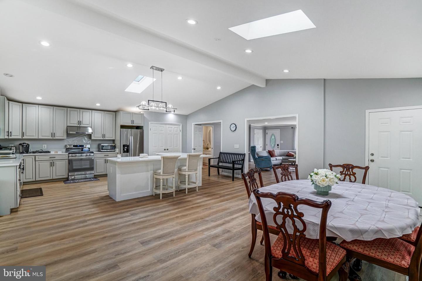 7727 KALORAMA RD, ANNANDALE, Virginia 22003, 3 Bedrooms Bedrooms, 12 Rooms Rooms,3 BathroomsBathrooms,Residential,For sale,7727 KALORAMA RD,VAFX2279690 MLS # VAFX2279690