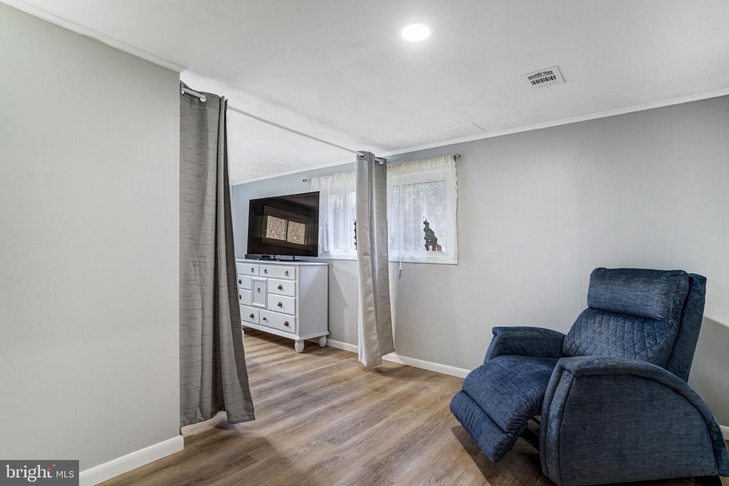 7727 KALORAMA RD, ANNANDALE, Virginia 22003, 3 Bedrooms Bedrooms, 12 Rooms Rooms,3 BathroomsBathrooms,Residential,For sale,7727 KALORAMA RD,VAFX2279690 MLS # VAFX2279690