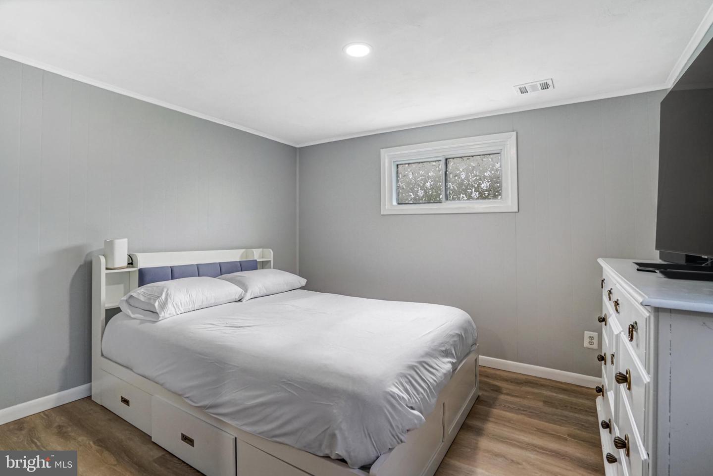 7727 KALORAMA RD, ANNANDALE, Virginia 22003, 3 Bedrooms Bedrooms, 12 Rooms Rooms,3 BathroomsBathrooms,Residential,For sale,7727 KALORAMA RD,VAFX2279690 MLS # VAFX2279690