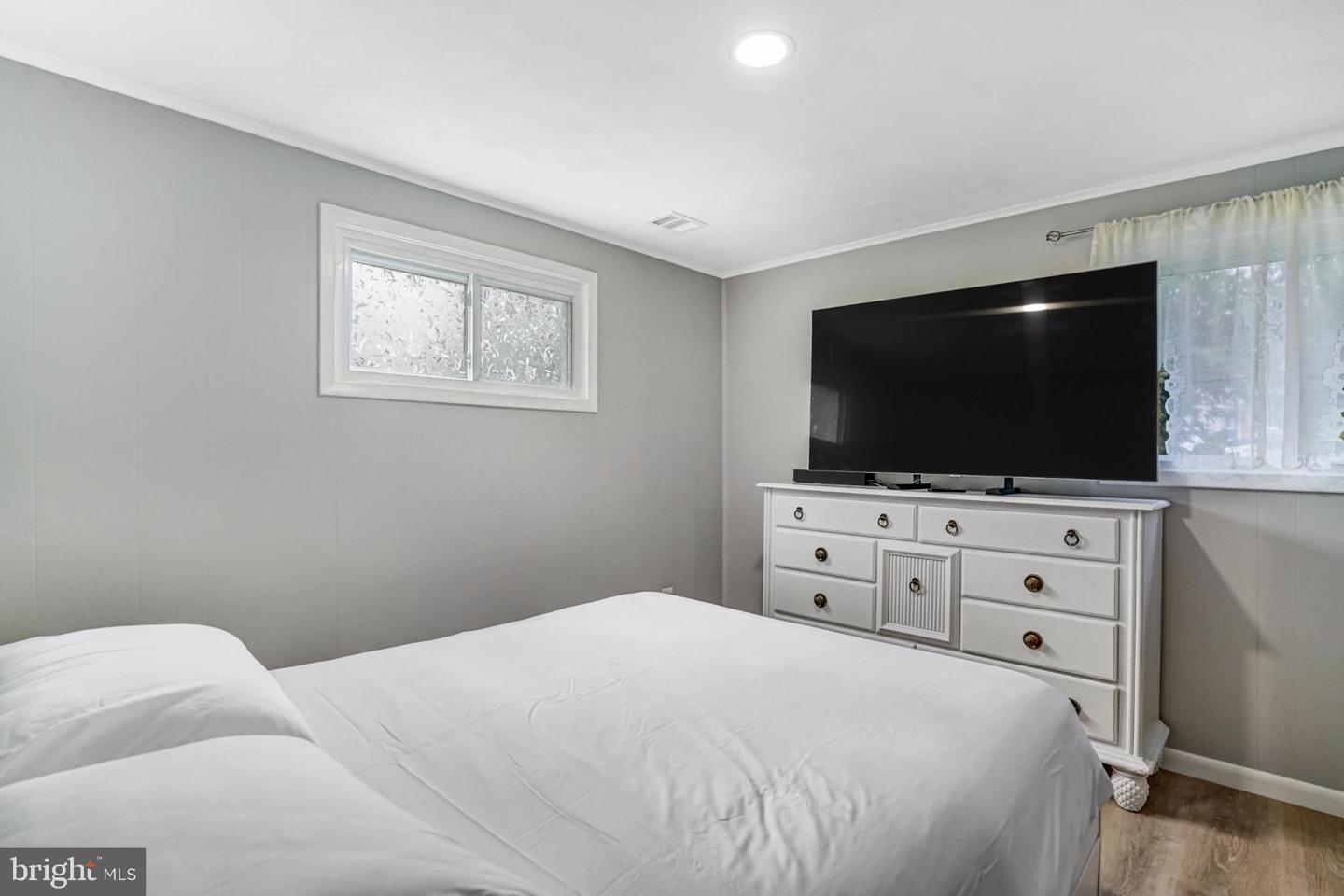 7727 KALORAMA RD, ANNANDALE, Virginia 22003, 3 Bedrooms Bedrooms, 12 Rooms Rooms,3 BathroomsBathrooms,Residential,For sale,7727 KALORAMA RD,VAFX2279690 MLS # VAFX2279690