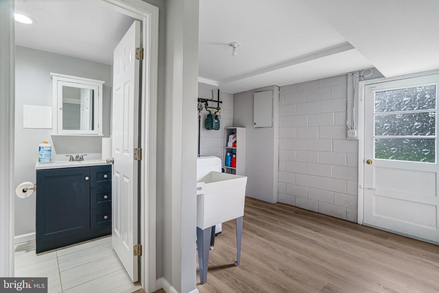 7727 KALORAMA RD, ANNANDALE, Virginia 22003, 3 Bedrooms Bedrooms, 12 Rooms Rooms,3 BathroomsBathrooms,Residential,For sale,7727 KALORAMA RD,VAFX2279690 MLS # VAFX2279690