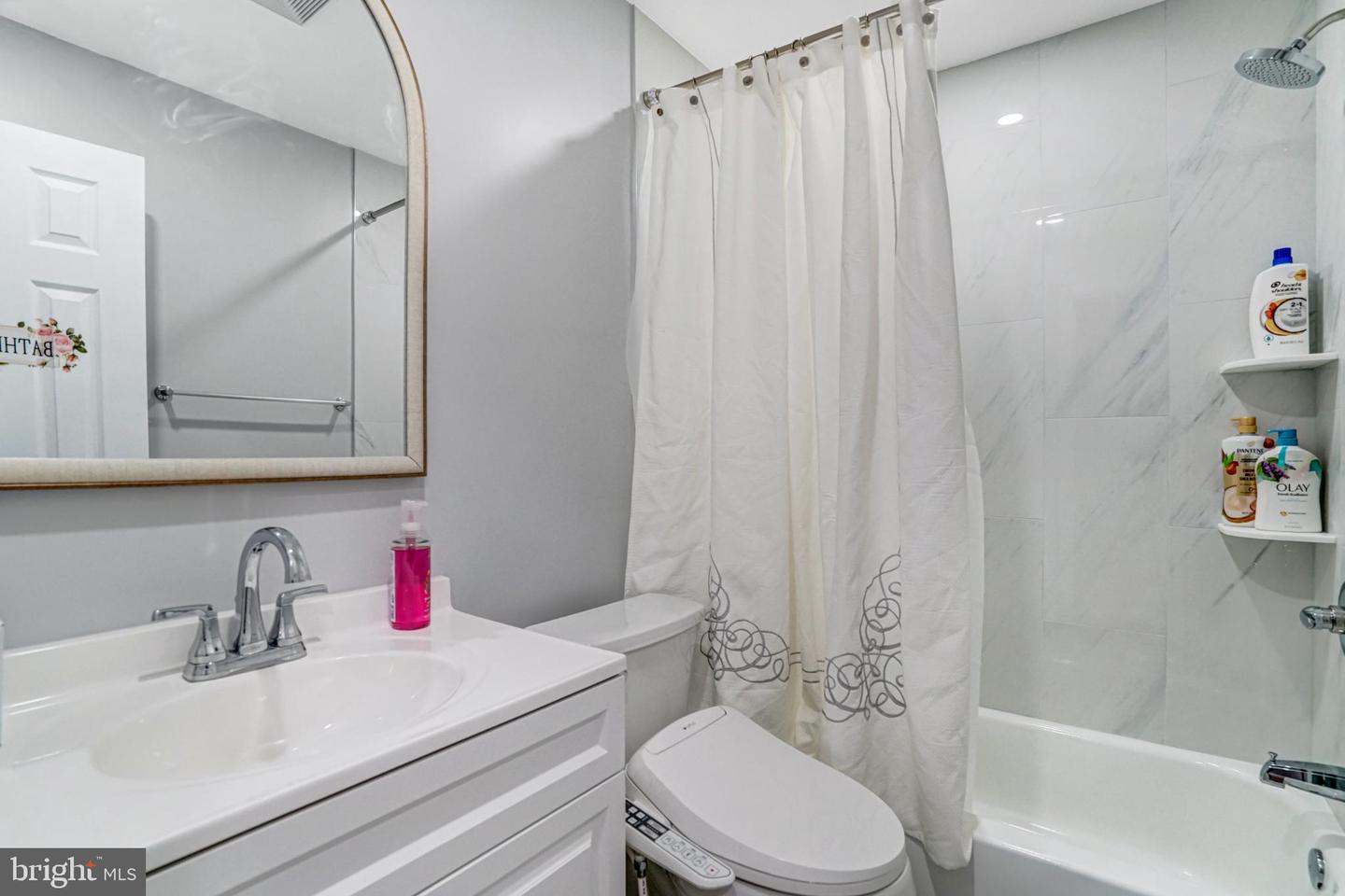 7727 KALORAMA RD, ANNANDALE, Virginia 22003, 3 Bedrooms Bedrooms, 12 Rooms Rooms,3 BathroomsBathrooms,Residential,For sale,7727 KALORAMA RD,VAFX2279690 MLS # VAFX2279690