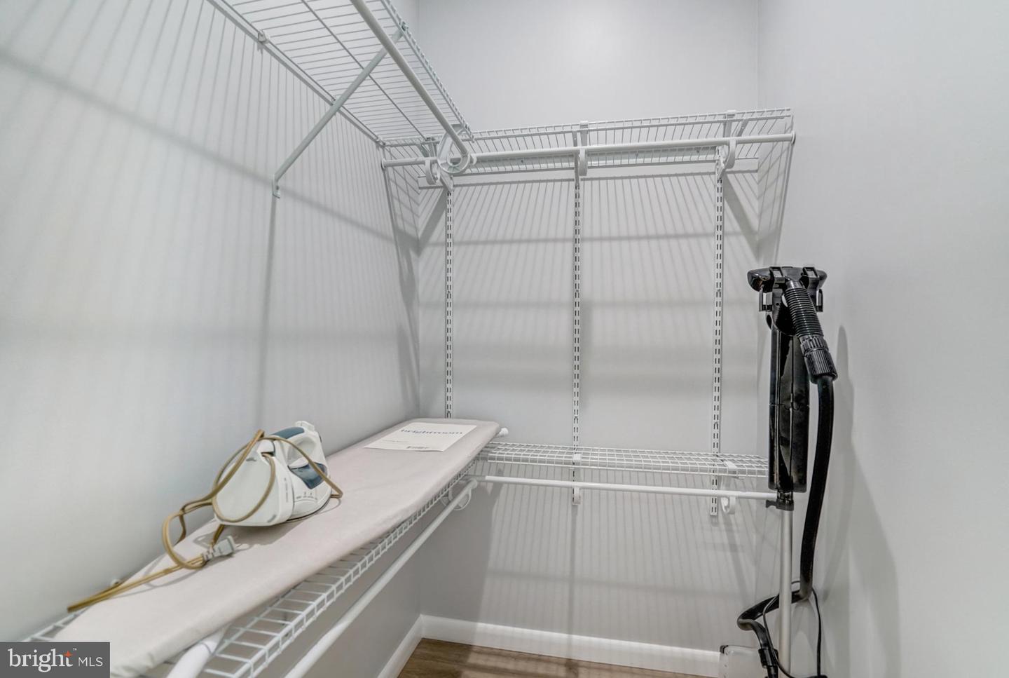 7727 KALORAMA RD, ANNANDALE, Virginia 22003, 3 Bedrooms Bedrooms, 12 Rooms Rooms,3 BathroomsBathrooms,Residential,For sale,7727 KALORAMA RD,VAFX2279690 MLS # VAFX2279690