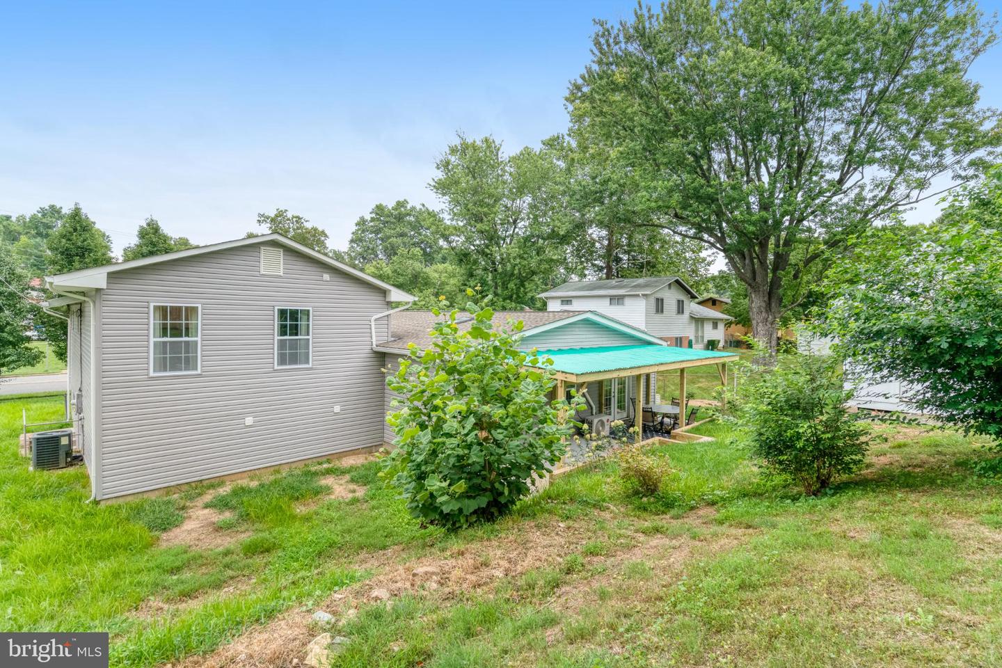 7727 KALORAMA RD, ANNANDALE, Virginia 22003, 3 Bedrooms Bedrooms, 12 Rooms Rooms,3 BathroomsBathrooms,Residential,For sale,7727 KALORAMA RD,VAFX2279690 MLS # VAFX2279690