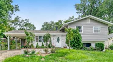 7727 KALORAMA RD, ANNANDALE, Virginia 22003, 3 Bedrooms Bedrooms, 12 Rooms Rooms,3 BathroomsBathrooms,Residential,For sale,7727 KALORAMA RD,VAFX2279690 MLS # VAFX2279690