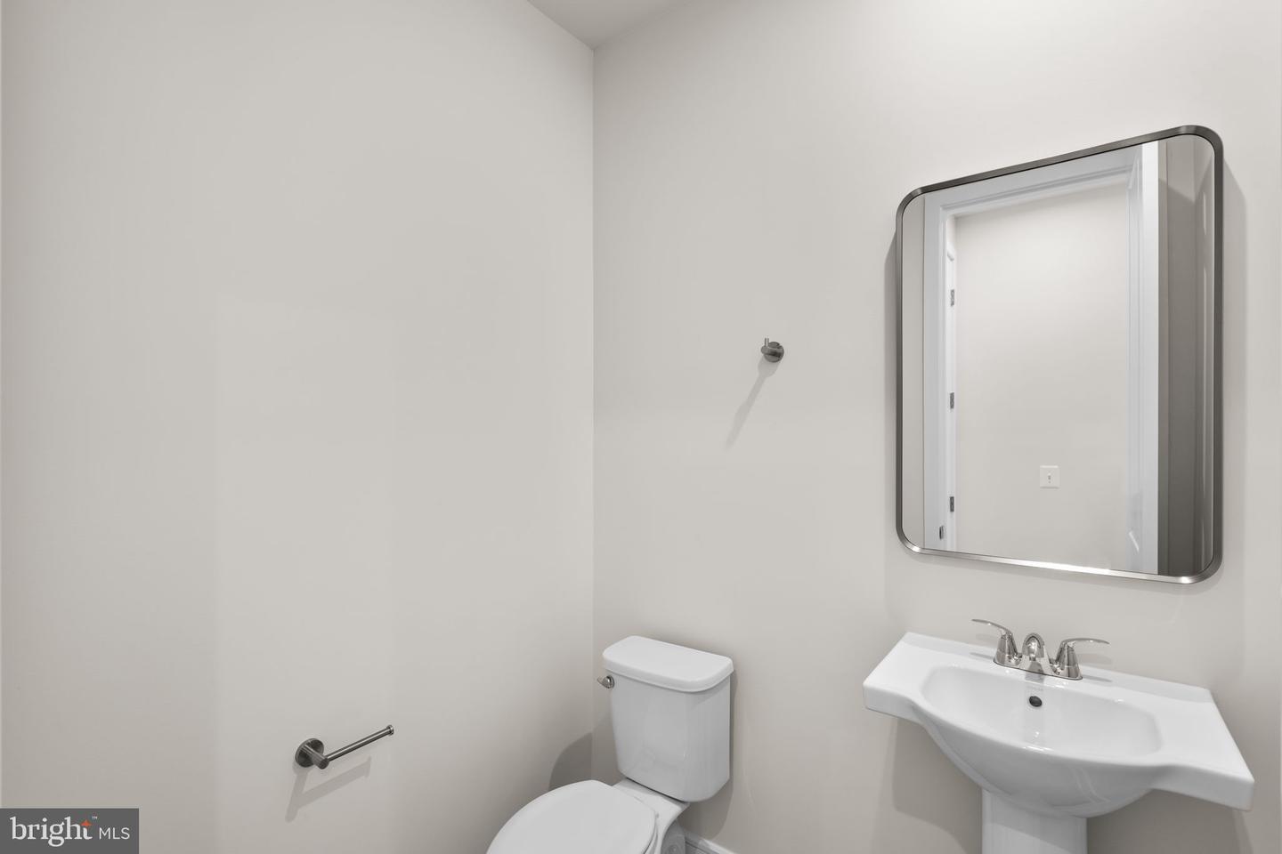 42121 PICASSO SQ, ASHBURN, Virginia 20148, 3 Bedrooms Bedrooms, ,2 BathroomsBathrooms,Residential,For sale,42121 PICASSO SQ,VALO2111346 MLS # VALO2111346