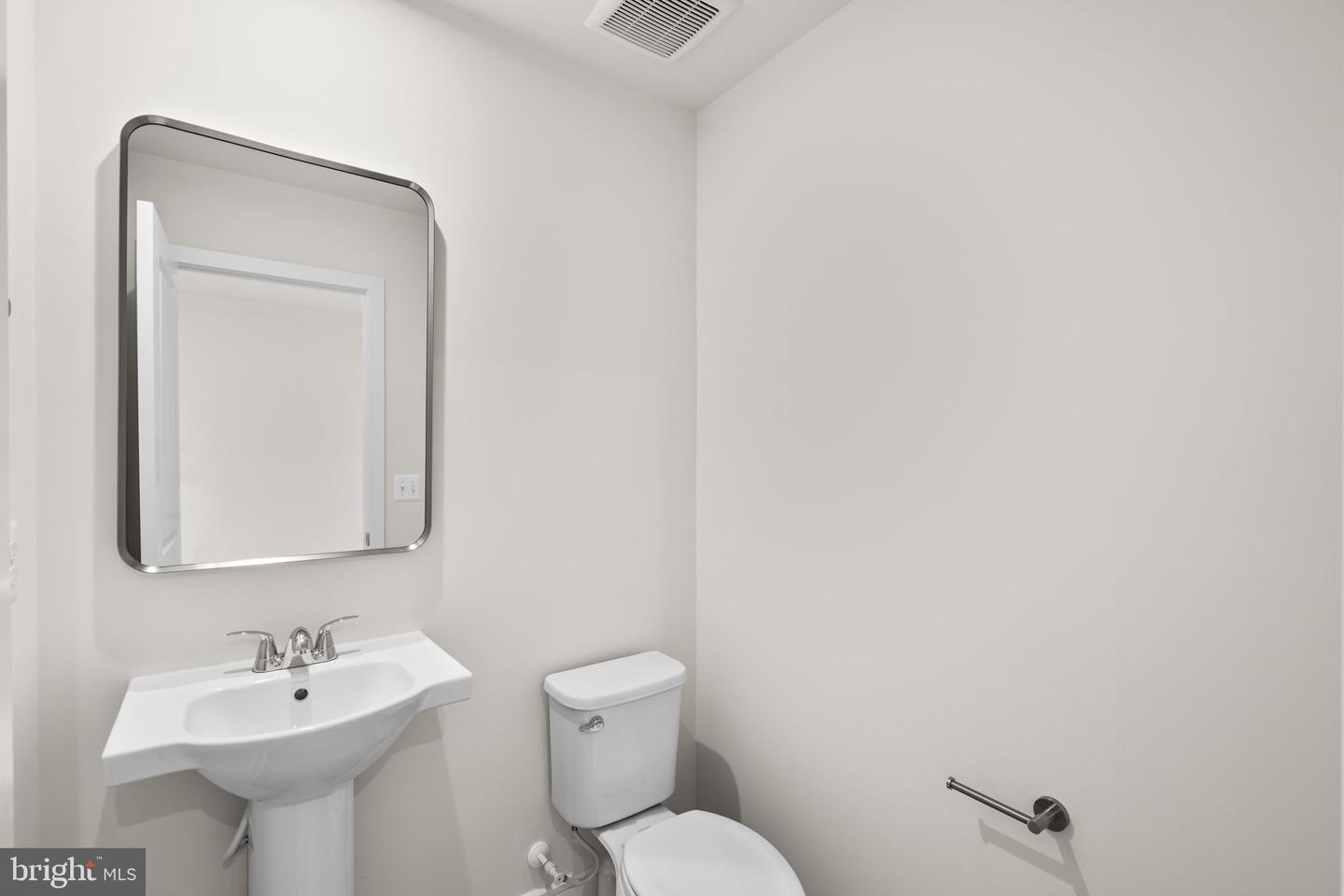 42121 PICASSO SQ, ASHBURN, Virginia 20148, 3 Bedrooms Bedrooms, ,2 BathroomsBathrooms,Residential,For sale,42121 PICASSO SQ,VALO2111346 MLS # VALO2111346