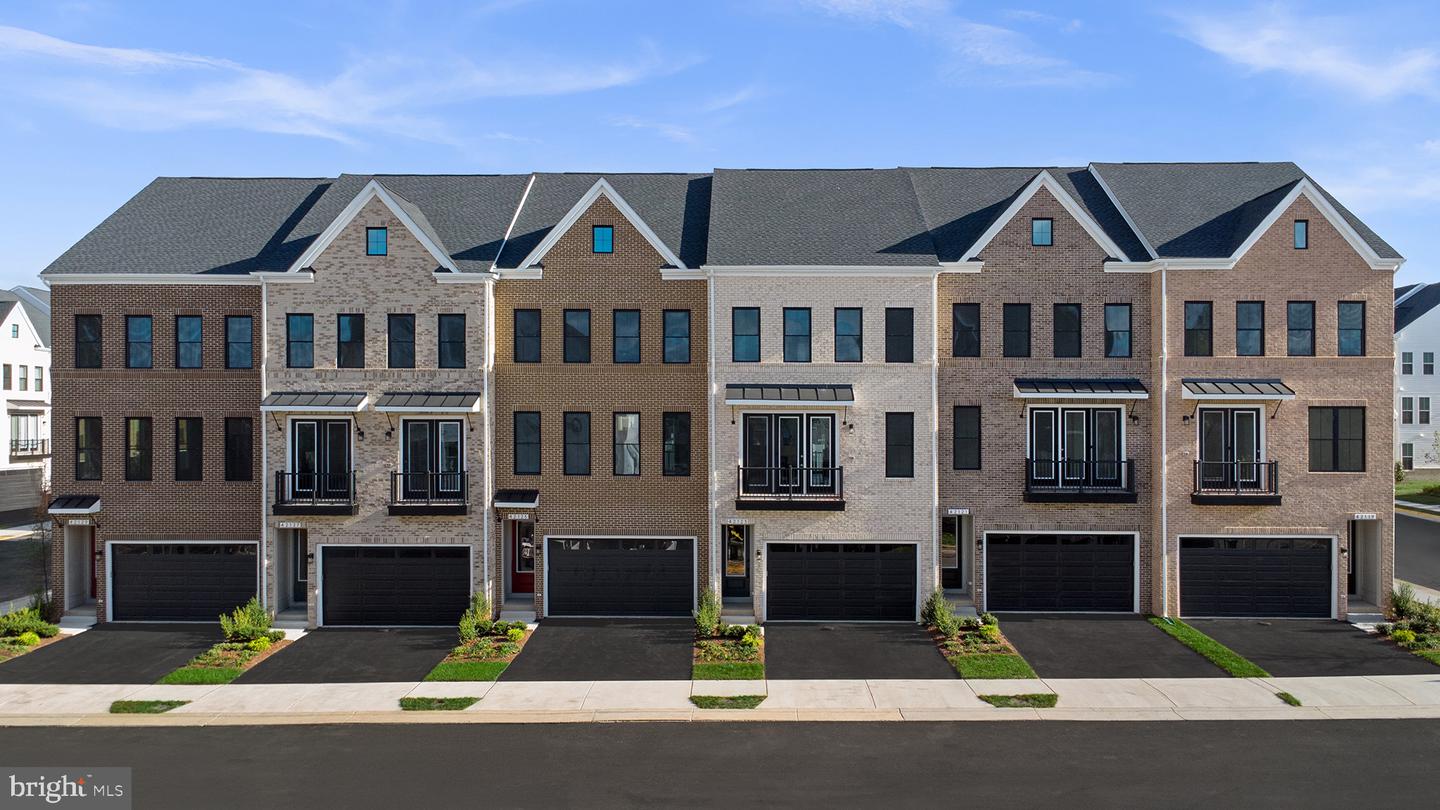 42121 PICASSO SQ, ASHBURN, Virginia 20148, 3 Bedrooms Bedrooms, ,2 BathroomsBathrooms,Residential,For sale,42121 PICASSO SQ,VALO2111346 MLS # VALO2111346