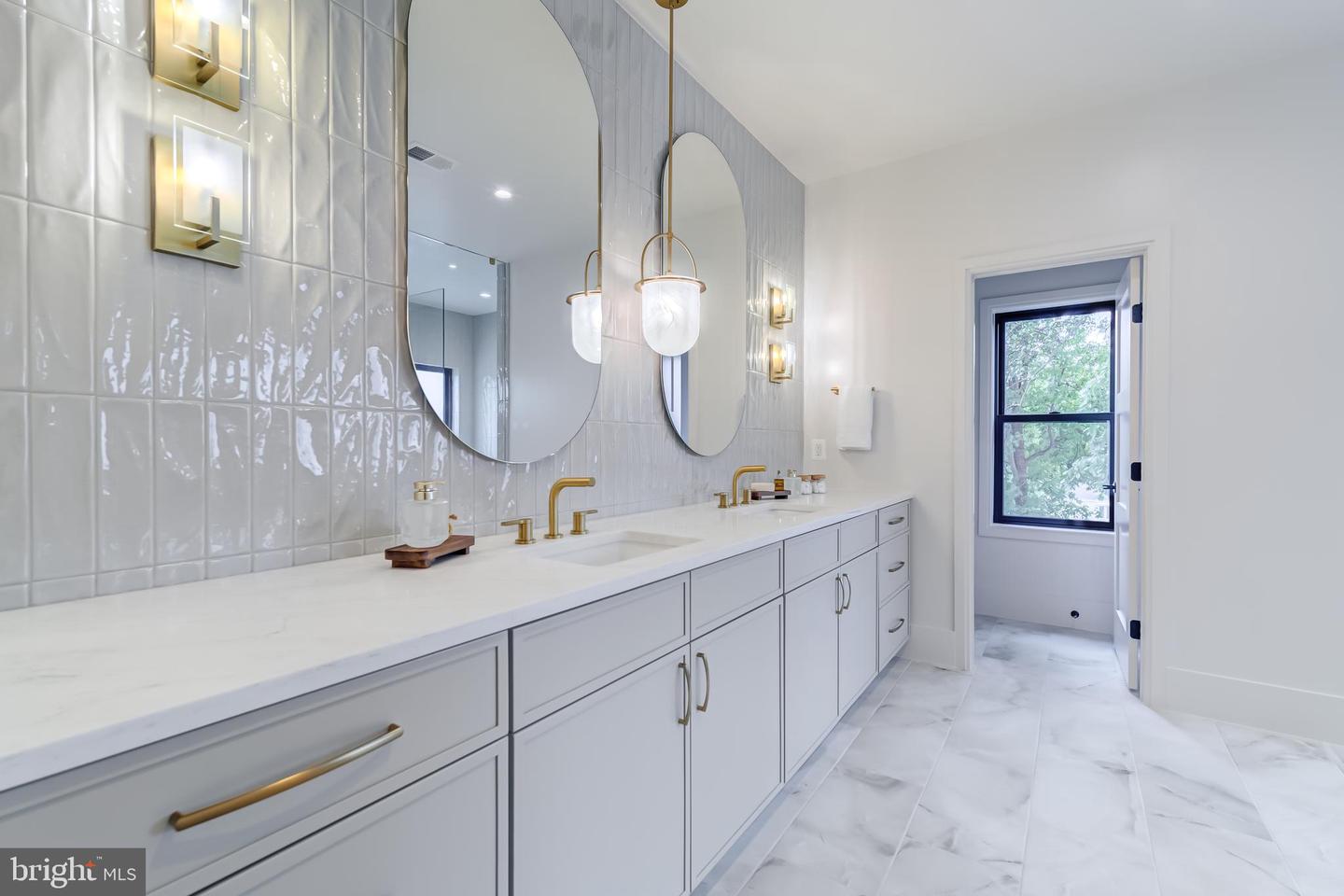 913 SYMPHONY CIR SW, VIENNA, Virginia 22180, 7 Bedrooms Bedrooms, ,7 BathroomsBathrooms,Residential,For sale,913 SYMPHONY CIR SW,VAFX2279696 MLS # VAFX2279696 913 SYMPHONY CIR SW, VIENNA, Virginia 22180, 7 Bedrooms Bedrooms, ,7 BathroomsBathrooms,Residential,For sale,913 SYMPHONY CIR SW,VAFX2279696 MLS # VAFX2279696