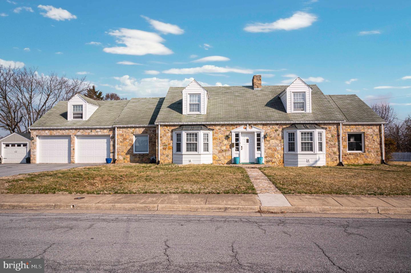 425 W 15TH ST, FRONT ROYAL, Virginia 22630, 5 Bedrooms Bedrooms, 9 Rooms Rooms,2 BathroomsBathrooms,Residential,For sale,425 W 15TH ST,VAWR2010840 MLS # VAWR2010840