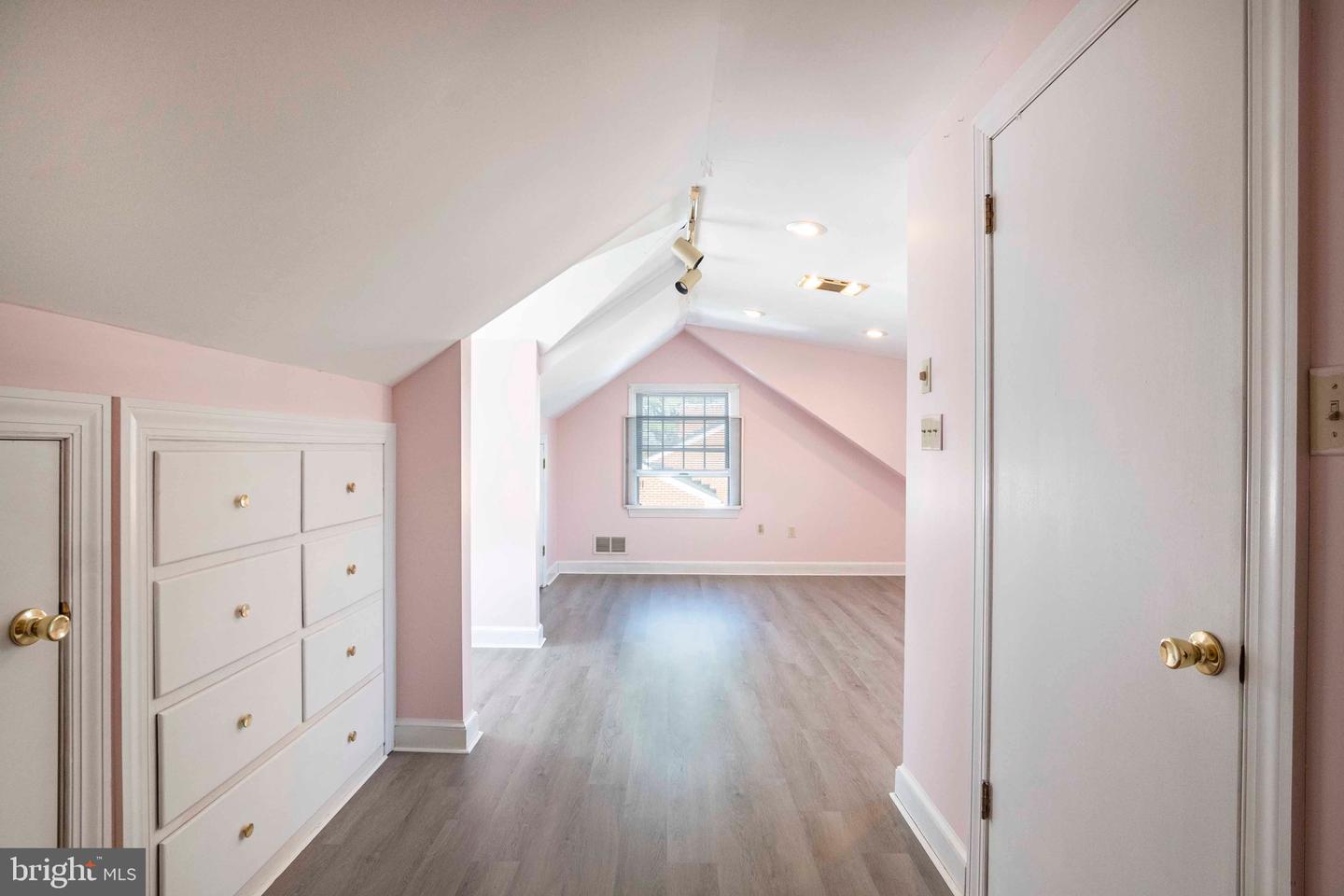 425 W 15TH ST, FRONT ROYAL, Virginia 22630, 5 Bedrooms Bedrooms, 9 Rooms Rooms,2 BathroomsBathrooms,Residential,For sale,425 W 15TH ST,VAWR2010840 MLS # VAWR2010840