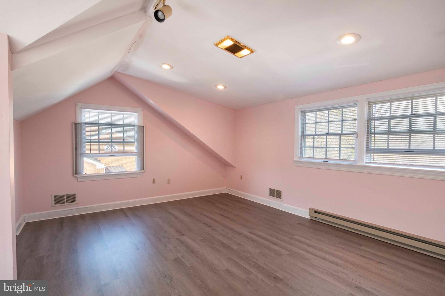 425 W 15TH ST, FRONT ROYAL, Virginia 22630, 5 Bedrooms Bedrooms, 9 Rooms Rooms,2 BathroomsBathrooms,Residential,For sale,425 W 15TH ST,VAWR2010840 MLS # VAWR2010840