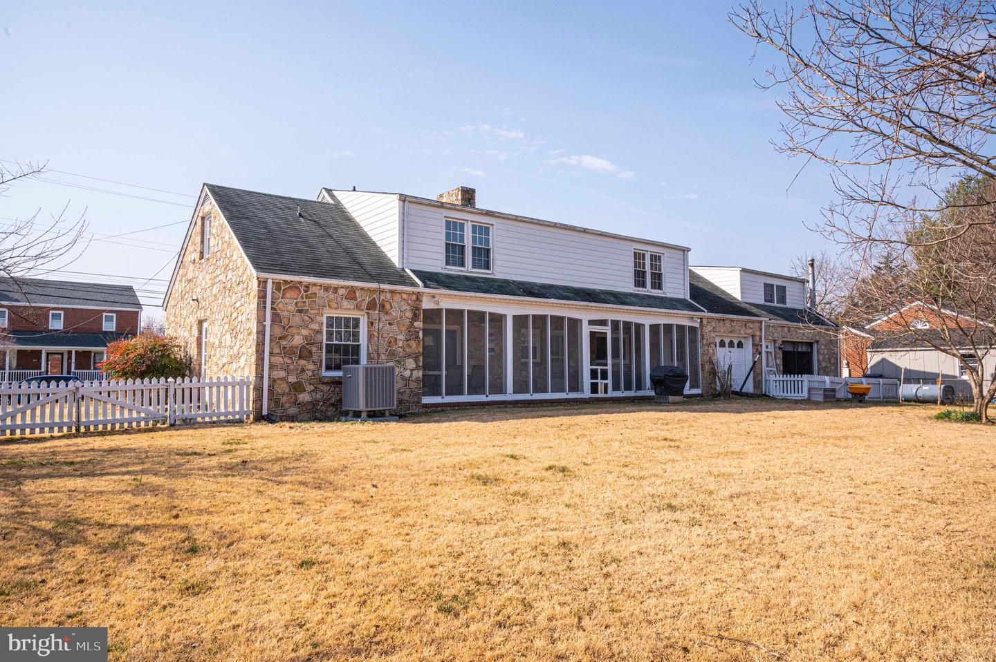 425 W 15TH ST, FRONT ROYAL, Virginia 22630, 5 Bedrooms Bedrooms, 9 Rooms Rooms,2 BathroomsBathrooms,Residential,For sale,425 W 15TH ST,VAWR2010840 MLS # VAWR2010840