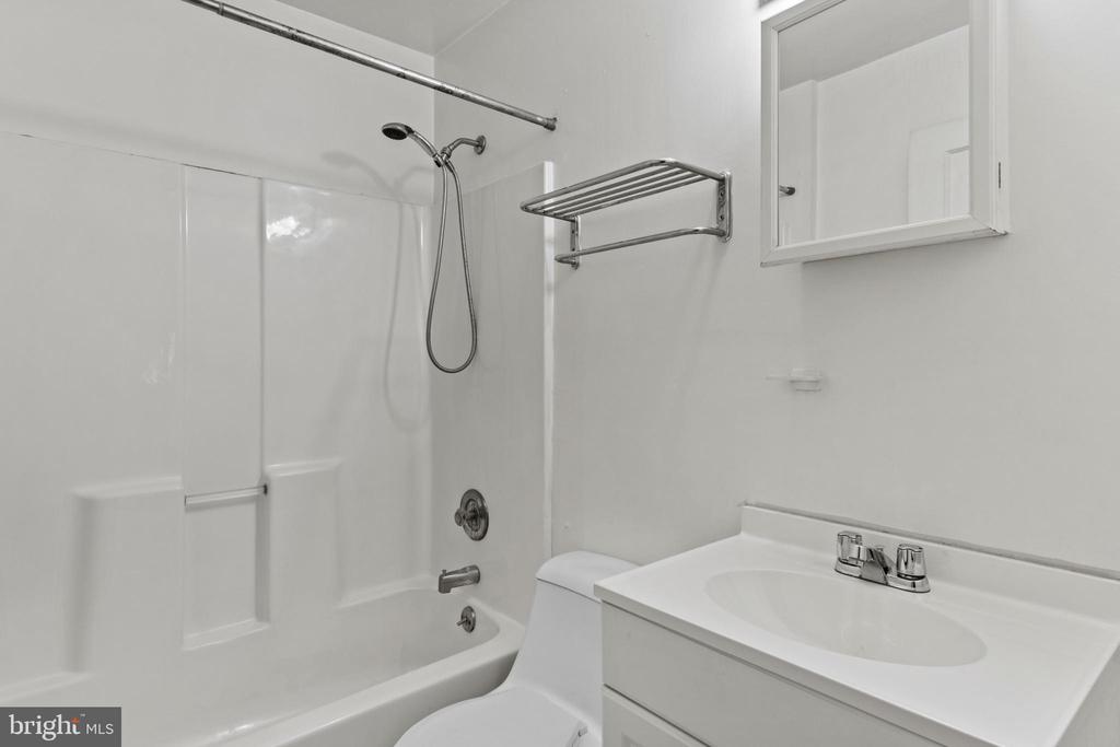 8704 THREE NOTCH RD, LOUISA, Virginia 23093, 2 Bedrooms Bedrooms, ,2 BathroomsBathrooms,Residential,8704 THREE NOTCH RD,VALA2008924 MLS # VALA2008924