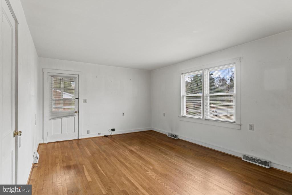 8704 THREE NOTCH RD, LOUISA, Virginia 23093, 2 Bedrooms Bedrooms, ,2 BathroomsBathrooms,Residential,8704 THREE NOTCH RD,VALA2008924 MLS # VALA2008924