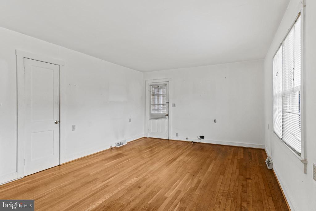 8704 THREE NOTCH RD, LOUISA, Virginia 23093, 2 Bedrooms Bedrooms, ,2 BathroomsBathrooms,Residential,8704 THREE NOTCH RD,VALA2008924 MLS # VALA2008924