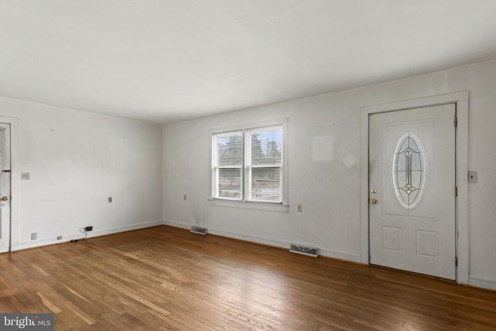 8704 THREE NOTCH RD, LOUISA, Virginia 23093, 2 Bedrooms Bedrooms, ,2 BathroomsBathrooms,Residential,8704 THREE NOTCH RD,VALA2008924 MLS # VALA2008924