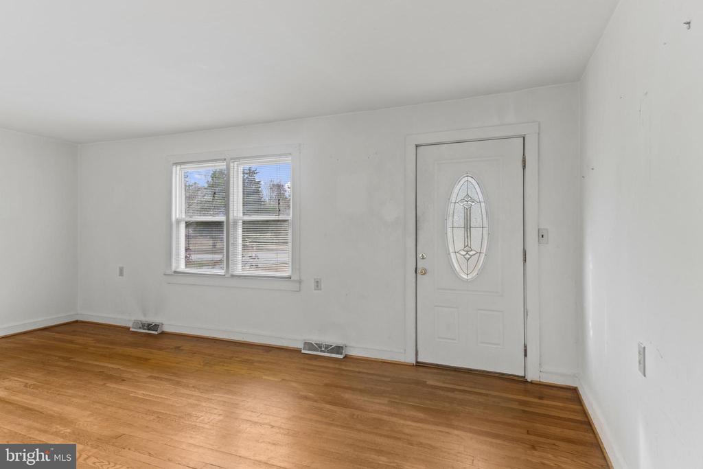 8704 THREE NOTCH RD, LOUISA, Virginia 23093, 2 Bedrooms Bedrooms, ,2 BathroomsBathrooms,Residential,8704 THREE NOTCH RD,VALA2008924 MLS # VALA2008924