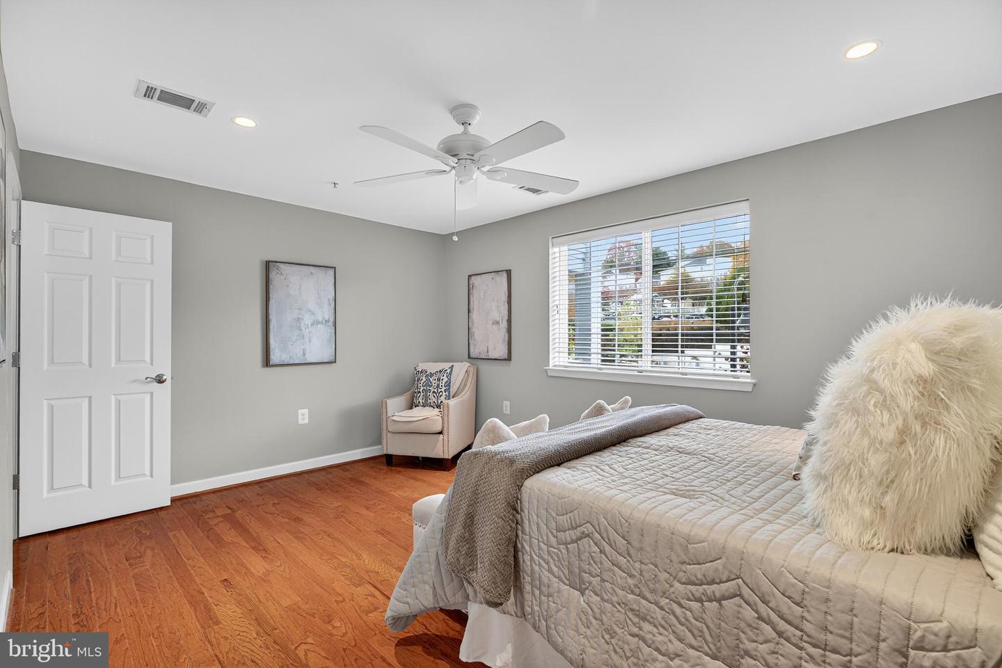 4163 S FOUR MILE RUN DR #301, ARLINGTON, Virginia 22204, 1 Bedroom Bedrooms, ,1 BathroomBathrooms,Residential,For sale,4163 S FOUR MILE RUN DR #301,VAAR2063434 MLS # VAAR2063434 4163 S FOUR MILE RUN DR #301, ARLINGTON, Virginia 22204, 1 Bedroom Bedrooms, ,1 BathroomBathrooms,Residential,For sale,4163 S FOUR MILE RUN DR #301,VAAR2063434 MLS # VAAR2063434