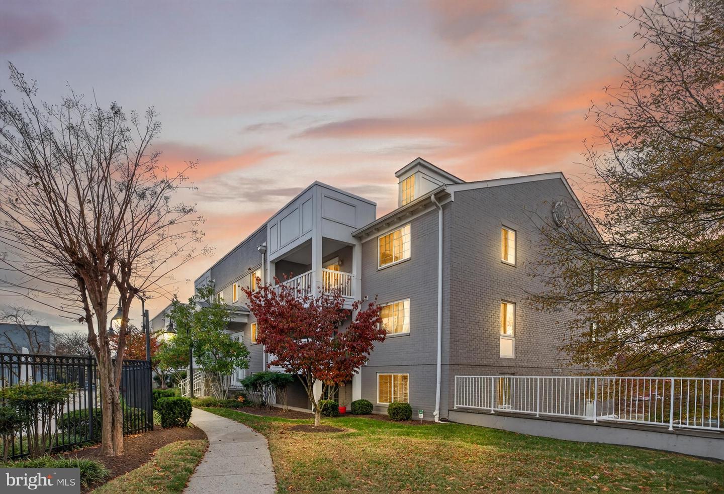 4163 S FOUR MILE RUN DR #301, ARLINGTON, Virginia 22204, 1 Bedroom Bedrooms, ,1 BathroomBathrooms,Residential,For sale,4163 S FOUR MILE RUN DR #301,VAAR2063434 MLS # VAAR2063434 4163 S FOUR MILE RUN DR #301, ARLINGTON, Virginia 22204, 1 Bedroom Bedrooms, ,1 BathroomBathrooms,Residential,For sale,4163 S FOUR MILE RUN DR #301,VAAR2063434 MLS # VAAR2063434