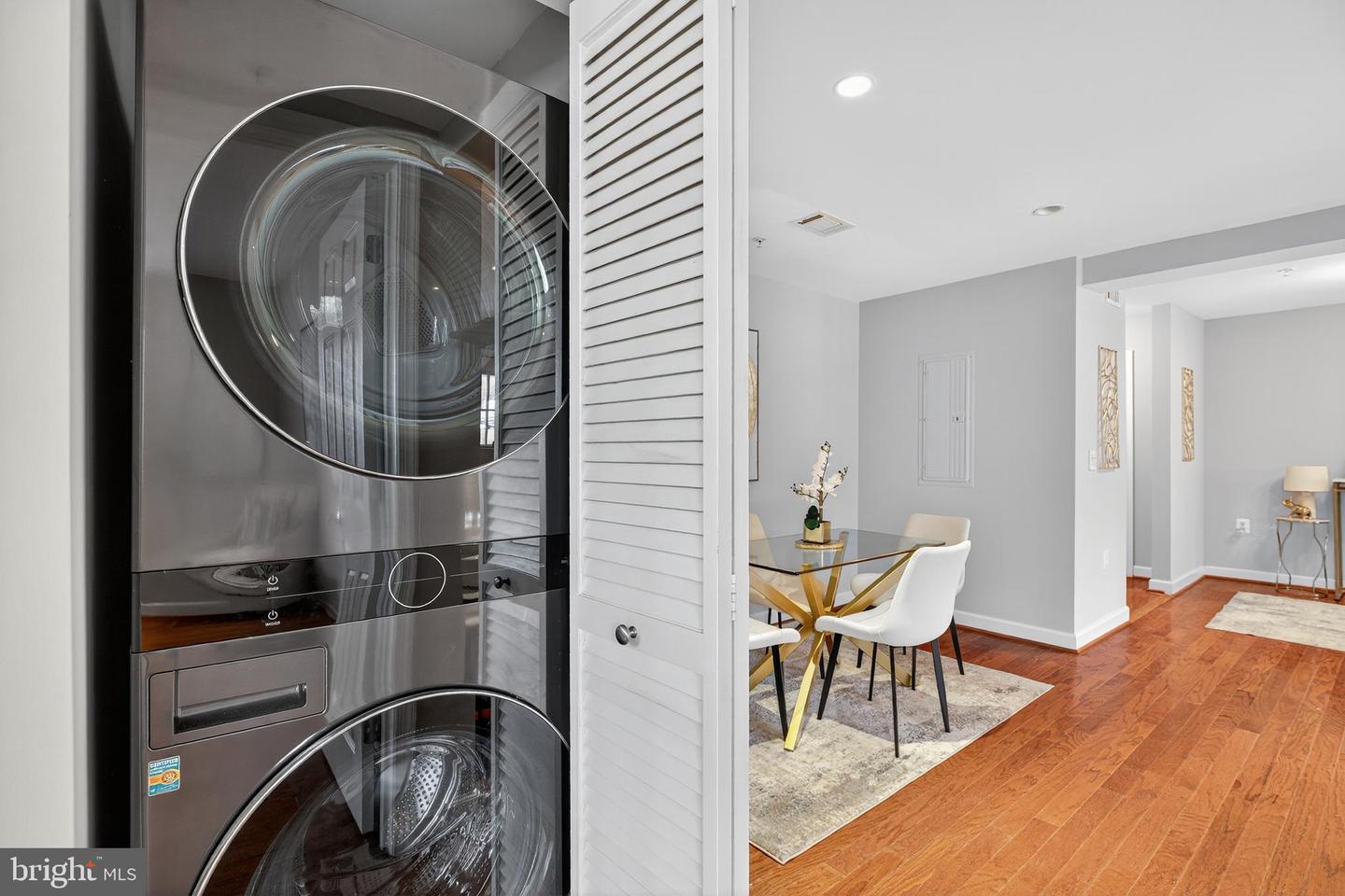 4163 S FOUR MILE RUN DR #301, ARLINGTON, Virginia 22204, 1 Bedroom Bedrooms, ,1 BathroomBathrooms,Residential,For sale,4163 S FOUR MILE RUN DR #301,VAAR2063434 MLS # VAAR2063434 4163 S FOUR MILE RUN DR #301, ARLINGTON, Virginia 22204, 1 Bedroom Bedrooms, ,1 BathroomBathrooms,Residential,For sale,4163 S FOUR MILE RUN DR #301,VAAR2063434 MLS # VAAR2063434