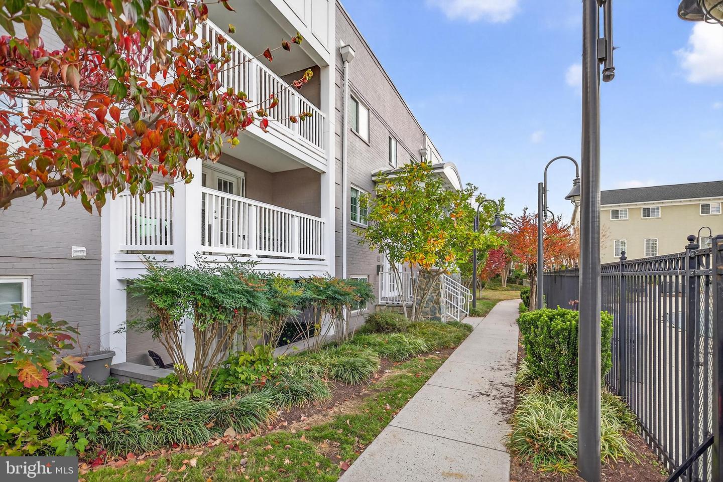 4163 S FOUR MILE RUN DR #301, ARLINGTON, Virginia 22204, 1 Bedroom Bedrooms, ,1 BathroomBathrooms,Residential,For sale,4163 S FOUR MILE RUN DR #301,VAAR2063434 MLS # VAAR2063434 4163 S FOUR MILE RUN DR #301, ARLINGTON, Virginia 22204, 1 Bedroom Bedrooms, ,1 BathroomBathrooms,Residential,For sale,4163 S FOUR MILE RUN DR #301,VAAR2063434 MLS # VAAR2063434