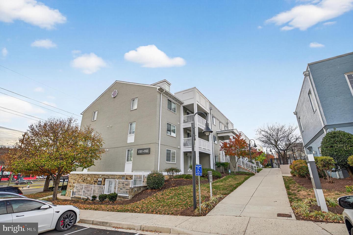 4163 S FOUR MILE RUN DR #301, ARLINGTON, Virginia 22204, 1 Bedroom Bedrooms, ,1 BathroomBathrooms,Residential,For sale,4163 S FOUR MILE RUN DR #301,VAAR2063434 MLS # VAAR2063434 4163 S FOUR MILE RUN DR #301, ARLINGTON, Virginia 22204, 1 Bedroom Bedrooms, ,1 BathroomBathrooms,Residential,For sale,4163 S FOUR MILE RUN DR #301,VAAR2063434 MLS # VAAR2063434