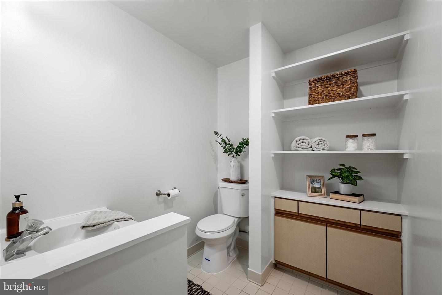 15 MARIAN CT, STERLING, Virginia 20165, 2 Bedrooms Bedrooms, ,2 BathroomsBathrooms,Residential,For sale,15 MARIAN CT,VALO2108318 MLS # VALO2108318