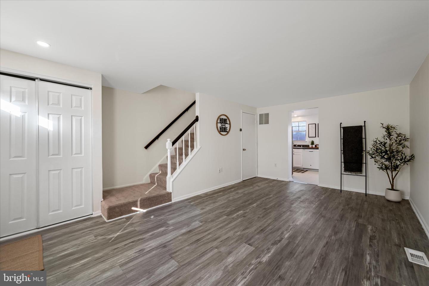 15 MARIAN CT, STERLING, Virginia 20165, 2 Bedrooms Bedrooms, ,2 BathroomsBathrooms,Residential,For sale,15 MARIAN CT,VALO2108318 MLS # VALO2108318