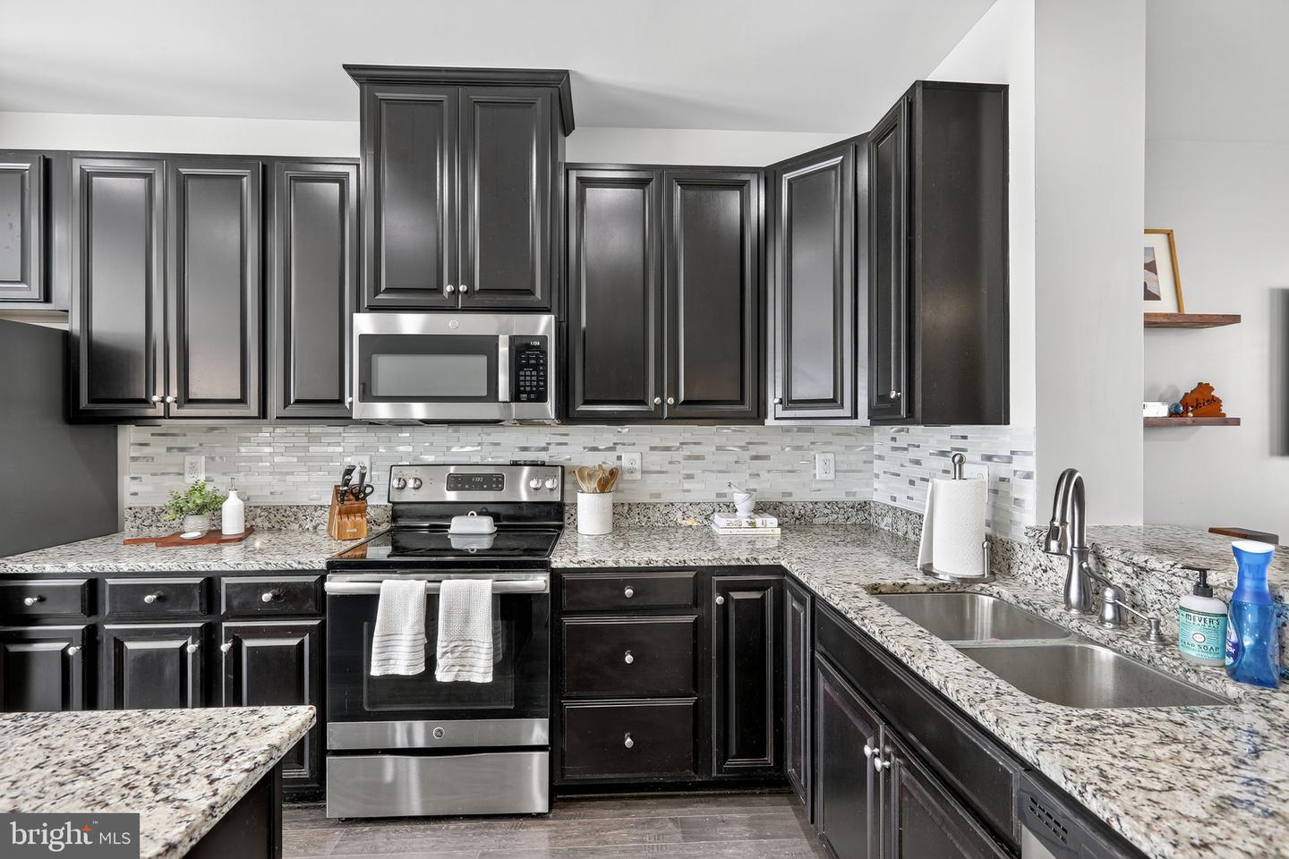 10789 HINTON WAY, MANASSAS, Virginia 20112, 3 Bedrooms Bedrooms, ,2 BathroomsBathrooms,Residential,For sale,10789 HINTON WAY,VAPW2106556 MLS # VAPW2106556