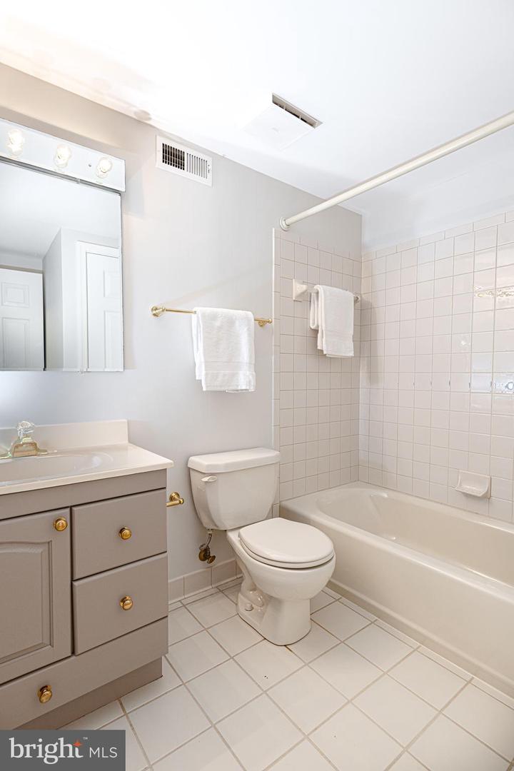 9596 OAKINGTON DR, FAIRFAX STATION, Virginia 22039, 5 Bedrooms Bedrooms, ,3 BathroomsBathrooms,Residential,For sale,9596 OAKINGTON DR,VAFX2276102 MLS # VAFX2276102 9596 OAKINGTON DR, FAIRFAX STATION, Virginia 22039, 5 Bedrooms Bedrooms, ,3 BathroomsBathrooms,Residential,For sale,9596 OAKINGTON DR,VAFX2276102 MLS # VAFX2276102