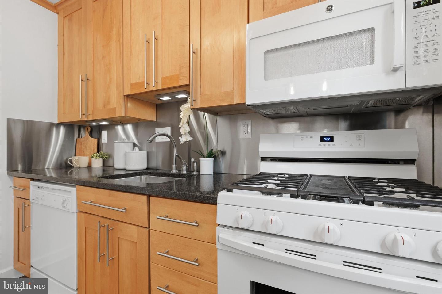 1415 S EDGEWOOD ST #458, ARLINGTON, Virginia 22204, 2 Bedrooms Bedrooms, ,1 BathroomBathrooms,Residential,For sale,1415 S EDGEWOOD ST #458,VAAR2065422 MLS # VAAR2065422