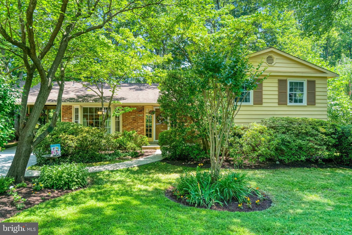 8616 CANTERBURY DR, ANNANDALE, Virginia 22003, 5 Bedrooms Bedrooms, ,2 BathroomsBathrooms,Residential,For sale,8616 CANTERBURY DR,VAFX2277038 MLS # VAFX2277038