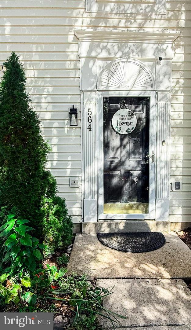 564 SPARKLEBERRY TER NE, LEESBURG, Virginia 20176, 4 Bedrooms Bedrooms, ,3 BathroomsBathrooms,Residential,For sale,564 SPARKLEBERRY TER NE,VALO2110426 MLS # VALO2110426