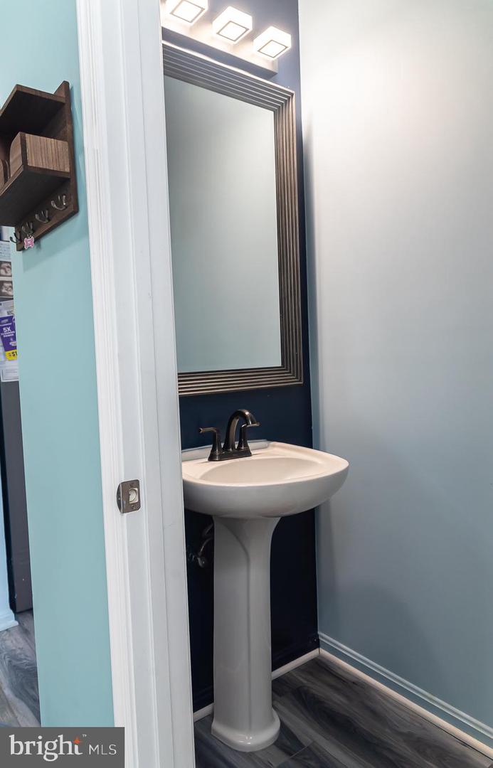 564 SPARKLEBERRY TER NE, LEESBURG, Virginia 20176, 4 Bedrooms Bedrooms, ,3 BathroomsBathrooms,Residential,For sale,564 SPARKLEBERRY TER NE,VALO2110426 MLS # VALO2110426